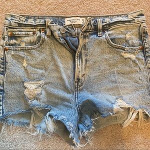 Abercrombie The Mom Short High Rise
